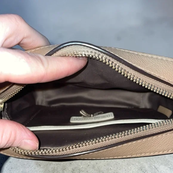 Henri Bendel Pebbled Leather Camera Crossbody Bag Beige Neutral Gold Hardware - Picture 12 of 12